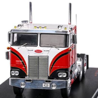 Macheta cap tractor Peterbilt 352 Pacemaker 1979 scara 1:43 rosu IXO Models