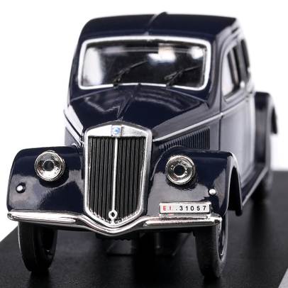 Macheta autospeciala Carabinieri Lancia Aprilia 1939 scara 1:43 albastru Magazine Models