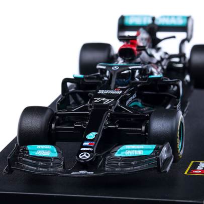 Macheta monopost Mercedes AMG W12 EQ Power, #77, cu figurina pilot, V.Bottas, 2021, scara 1:43, negru, Bburago