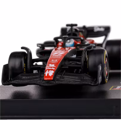 Macheta monopost Alfa Romeo C43 2023 F1 #24 Bottas cu casca - Resigilat