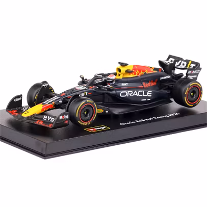 Macheta Red Bull RB20 F1 Max Verstappen No 1 World Champion 2024 1:43 cu vitrina - vedere 3/4 stanga fata pe platforma neagra de plastic