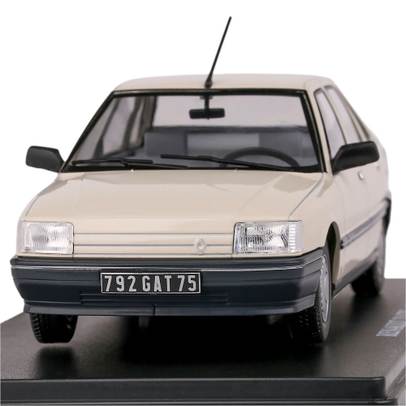 Macheta Renault R21 GTS 1986 Alb - Scara 1:24 - Cu Vitrina - Magazine Models