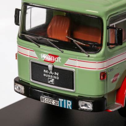 MAN Bussing 19.320 Wandt 1975, macheta camion scara 1:43, alb cu verde, vitrina plexic si cutie window box, IXO