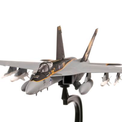McDonnell Douglas F-18E Super Hornet US Navy VFA-115 Eagles 2013, macheta avion, scara 1:100, gri cu negru, Atlas