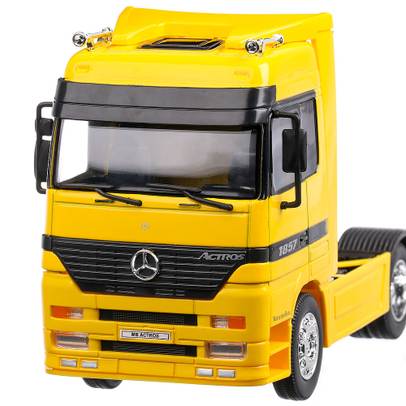 Macheta cap tractor Mercedes-Benz Actros I 2004, scara 1:32, galben, Welly