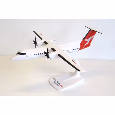 Macheta Avion Bombardier Dash 8 Q300 QantasLink VH-TQZ 1:100 - Avion Regional de Colectie PPC Models