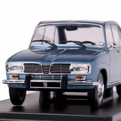 Macheta Renault 16 1965 – scara 1:24 – WhiteBox - vedere din fata