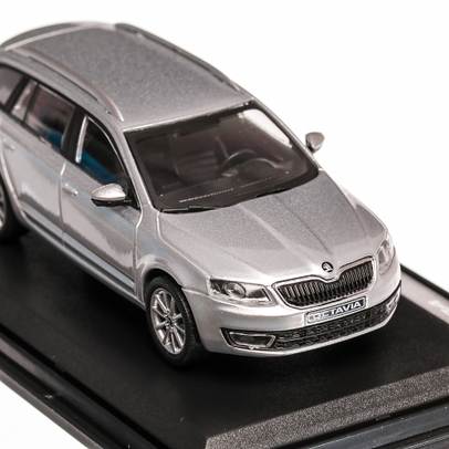 Skoda Octavia III Combi 2013, macheta auto scara 1:43, argintiu, vitrina plexic, Abrex