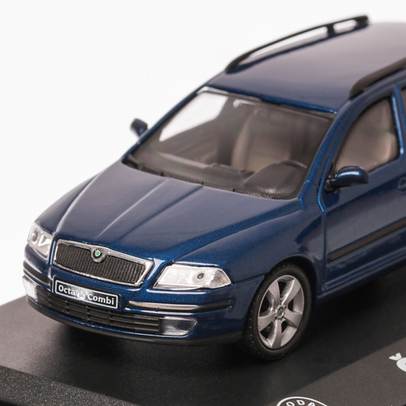 Skoda Octavia Combi 2004, macheta auto scara 1:43, albastru metalizat, vitrina plexic, Abrex