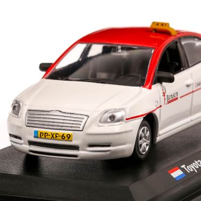 Toyota Avensis Eindhoven Taxi 2003, macheta Taxi scara 1:43, alb cu visiniu, Atlas