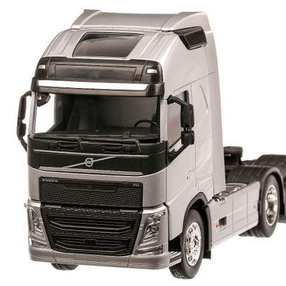 Macheta Cap Tractor Volvo FH 500 (6x4) 2018 Argintiu 1:32 – Eleganta si Forta Intr-un Singur Model-2