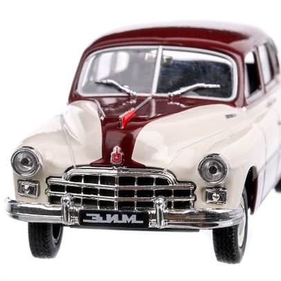 Zim-12 Gaz 1952, macheta auto, rosu cu crem, scara 1:43, Magazine Models