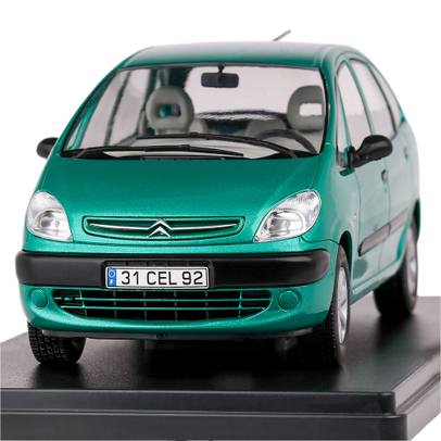 Macheta Citroen Xsara Picasso 2003 Verde - Scara 1:24 - Magazine Models