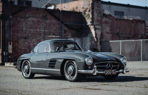 Un automobil iconic: atunci, acum si macheta