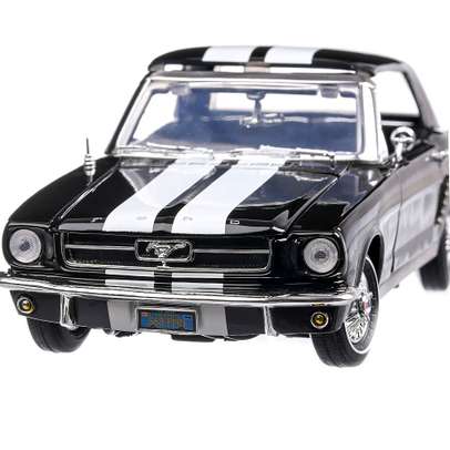 Ford Mustang Hard Top 1964, macheta auto scara 1:18, negru cu dungi albe, MotorMax