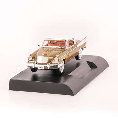 Studebaker Golden Hawk 1957, macheta auto scara 1:32, auriu, Signatures models
