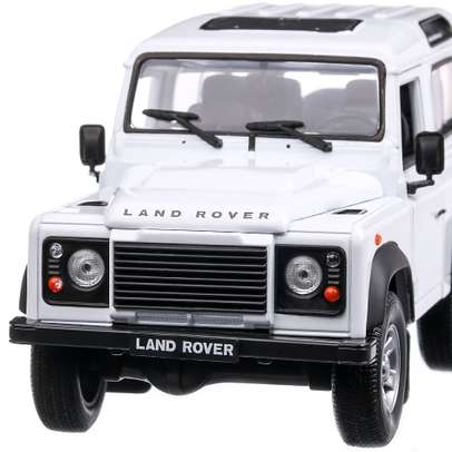 Macheta auto Land Rover Defender 2015 alb 1:24 Welly