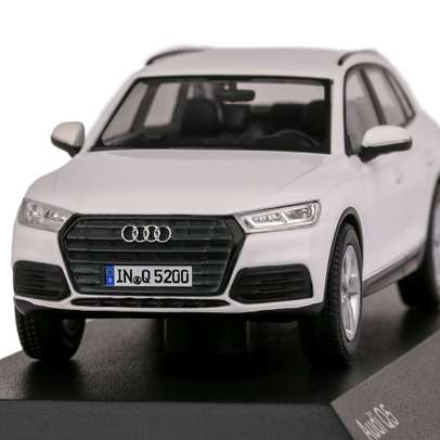 Macheta auto Audi Q5 2017 alb scara 1:43