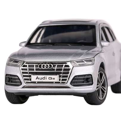 Macheta auto Audi Q5 argintiu 1:32