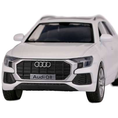 Macheta auto Audi Q8  LHD scara 1:36 alb