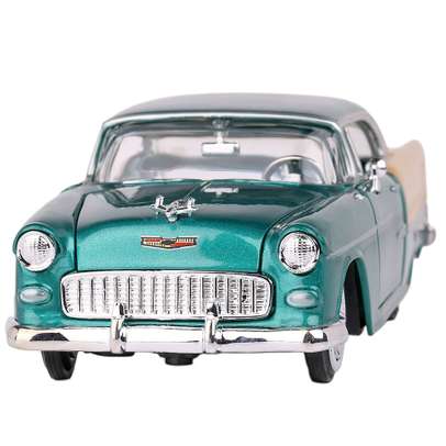 Macheta Auto Chevrolet Bel Air Hardtop 1950 – Bej cu Verde, Scara 1:24, Motor Max - vedere 3/4 dreapta fata