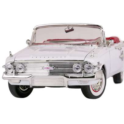 Macheta Chevrolet Impala Cabriolet 1960 alb scara 1:18 Motormax - vedere din fata