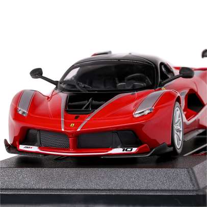 Macheta auto Ferrari FXX K #10 2015 visiniu 1:24 Bburago