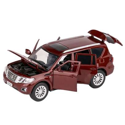 Macheta auto Nissan Patrol Y62 maro inchis 1:32 