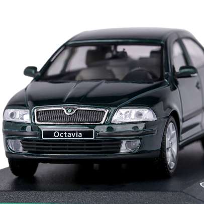 Macheta auto Skoda Octavia II 2004 scara 1:43 verde