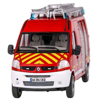 Macheta autospeciala Pompieri Renault Master Van 2003 rosu 1:43