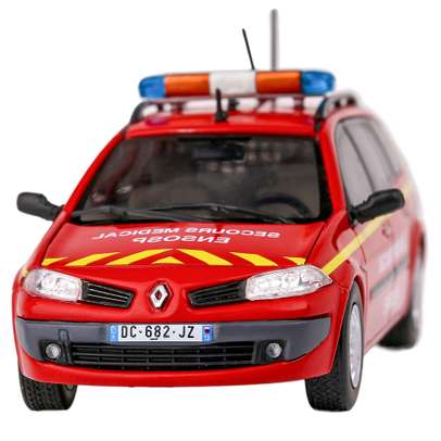 Macheta autospeciala Renault Megane Break Ambulanta rosu 1:43