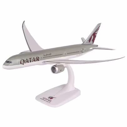 Macheta avion Boeing 787-9 Dreamliner Qatar Airways 1:200 PPC - model de colectie - vedere 3/4 stanga fata