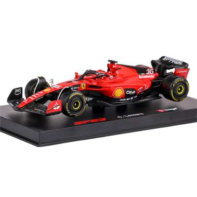 Macheta Ferrari SF-23 F1 scara 1:43 Leclerc 2023 cu casca pilot