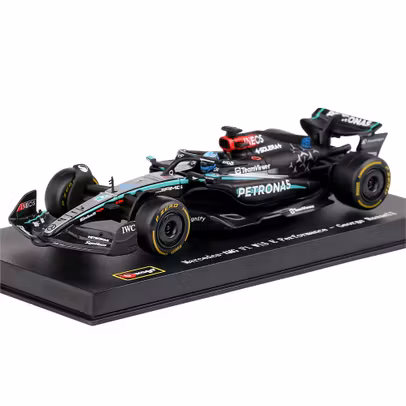 Macheta Mercedes F1 W15 George Russell 2024 cu pilot si vitrina scara 1:43 Bburago die-cast
