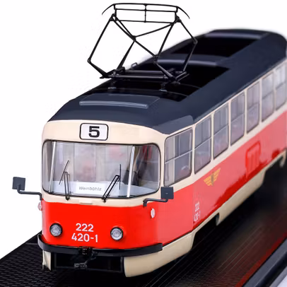 Macheta tramvai Tatra T4D Dresda 1984 scara 1:43 crem cu rosu Premium ClassiXXs