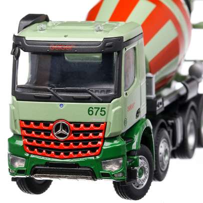 Macheta betoniera Mercedes-Benz Arocs 4-axe Geiger 1:50