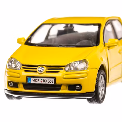 Macheta auto Volkswagen Golf V 2009 scara 1:43 galben