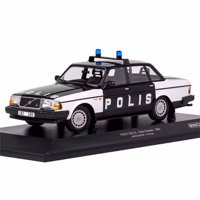 Macheta Volvo 240GL Politia Suedeza 1986 Negru 1:18 Minichamps – Sobrietate Scandinaviana si Istorie Politieneasca in Miniatura